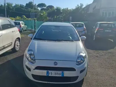 Usata Fiat Punto Street 69 CV (50 kW) 2015 Bianco Utilitaria