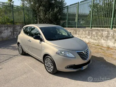 Usata Lancia Ypsilon 69 CV (50 kW) 2012 Marrone Utilitaria