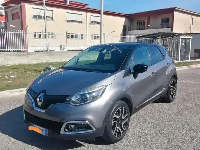 Usata Renault Captur 90 CV (66 kW) 2013 Grigio SUV