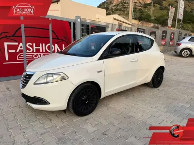 Usata Lancia Ypsilon Silver 95 CV (69 kW) 2014 Bianco Utilitaria