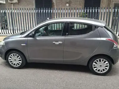 Usata Lancia Ypsilon Silver 69 CV (50 kW) 2012 Utilitaria