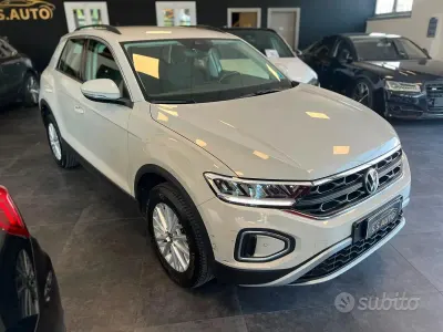Usata VW T-Roc Style 110 CV (80 kW) 2023 Beige SUV