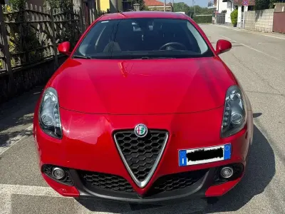 Usata Alfa Romeo Giulietta 120 CV (88 kW) 2017 Rosso Utilitaria