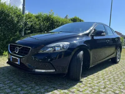 Usata Volvo V40 Kinetic 120 CV (88 kW) 2015 Nero Berlina