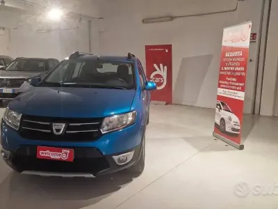 Usata Dacia Sandero Prestige 90 CV (66 kW) 2015 Blu Berlina