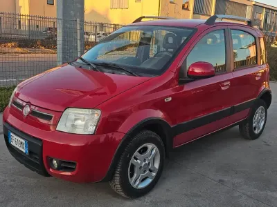 Occasion Fiat Panda 4x4 75 ch (55 kW) 2011 Rouge Citadine