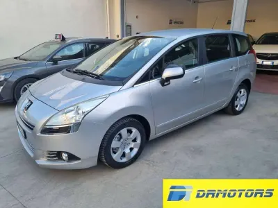 Usata Peugeot 5008 Premium 109 CV (80 kW) 2011 Argento Monovolume
