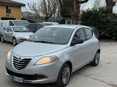 Usata Lancia Ypsilon Gold 69 CV (50 kW) 2012 Grigio Utilitaria