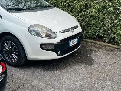 Usata Fiat Grande Punto 69 CV (50 kW) 2010 Bianco Utilitaria