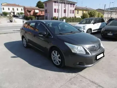 Usata Toyota Avensis Executive 126 CV (92 kW) 2009 Grigio Station wagon