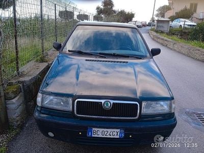 Usado Skoda Felicia 54 CV (39 kW) 1999 Verde Berlina