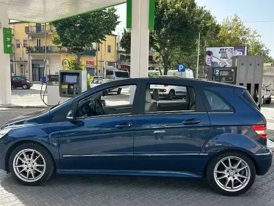 Usata Mercedes B200 Premium 136 CV (100 kW) 2010 Bluazzurro Monovolume