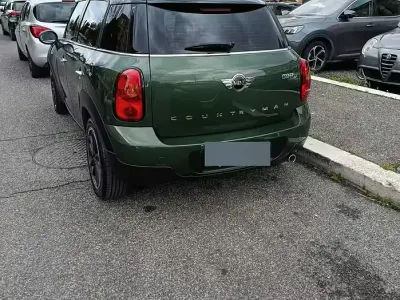 Käytetty Mini Countryman 111 HP (81 kW) 2015 Vihreä Katumaasturi