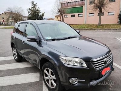 Usata Toyota RAV4 150 CV (110 kW) 2010 Grigio SUV