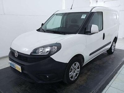 Usata Fiat Doblò 95 CV (69 kW) 2019 Bianco metallizzato Monovolume