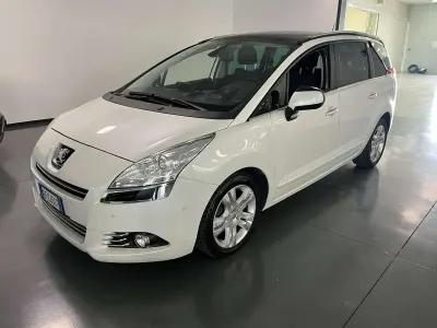 Gebraucht Peugeot 5008 111 PS (81 kW) 2011 Weiß Van / Kleinbus