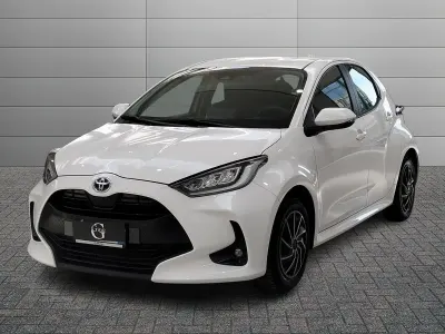 Usata Toyota Yaris Hybrid Trend 92 CV (67 kW) 2022 Bianco Berlina