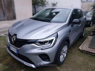 Usata Renault Captur Techno 101 CV (74 kW) 2023 Grigio SUV