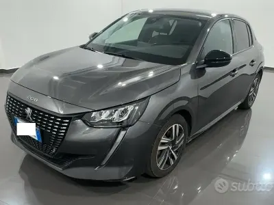 Usata Peugeot 208 Allure 101 CV (74 kW) 2023 Grigio Utilitaria