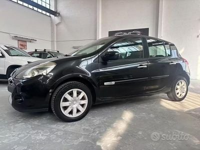 Usata Renault Clio II Dynamique 75 CV (55 kW) 2011 Nero Berlina