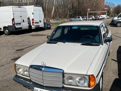 usata Mercedes 240 1983