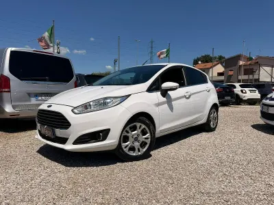 Usata Ford Fiesta Titanium 95 CV (69 kW) 2016 Bianco Utilitaria