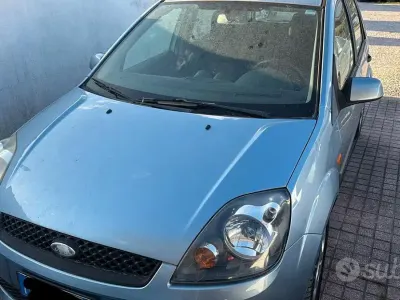 Occasion Ford Fiesta Titanium 90 PK (66 kW) 2006 Grijs Hatchback