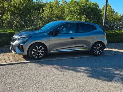 Usata Renault Clio V 101 CV (74 kW) 2025 Grigio Utilitaria