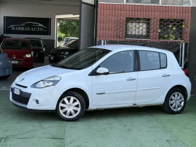 Usata Renault Clio II Dynamique 75 CV (55 kW) 2011 Other Berlina