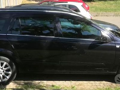 Usata Opel Astra Cosmo 105 CV (77 kW) 2005 Nero Station wagon