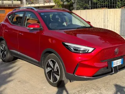 Usata MG ZS Luxury 105 kW (143 CV) 2021 Rosso SUV