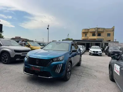 Usata Peugeot 2008 Allure 101 CV (74 kW) 2025 Blu/azzurro SUV