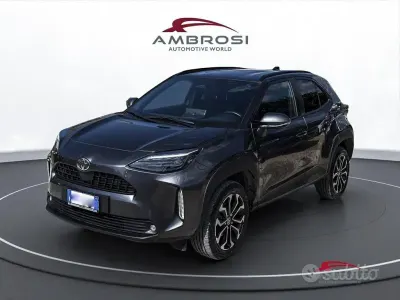 Usata Toyota Yaris Hybrid Trend 92 CV (67 kW) 2024 Grigio