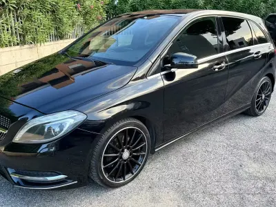 Usata Mercedes 200 156 CV (114 kW) 2012 Nero Monovolume