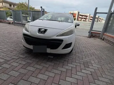 Usata Peugeot 207 68 CV (50 kW) 2007 Bianco Berlina