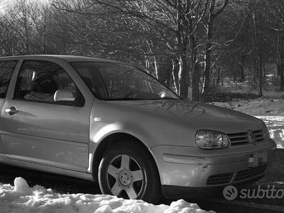 Usata VW Golf IV 2000 Grigio Berlina
