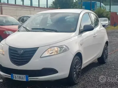 Usata Lancia Ypsilon 69 CV (50 kW) 2015 Bianco Utilitaria