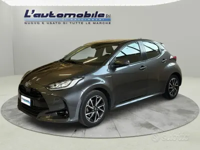 Usata Toyota Yaris Hybrid Trend 92 CV (67 kW) 2021 Grigio Berlina