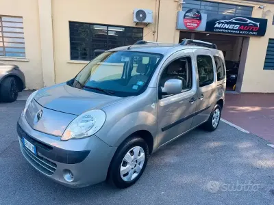 Usata Renault Kangoo 102 CV (75 kW) 2010 Grigio Monovolume