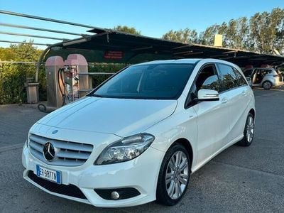 Usata Mercedes B200 156 CV (114 kW) 2013 Bianco Monovolume