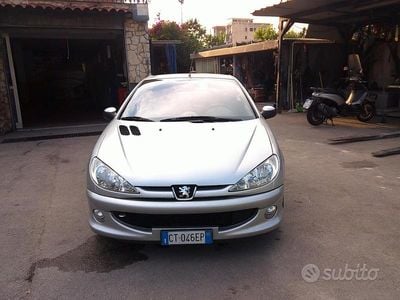Usata Peugeot 206 CC Quiksilver 110 CV (80 kW) 2005 Argento Cabrio