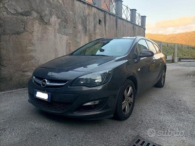 Usata Opel Astra 110 CV (80 kW) 2012 Grigio Station wagon
