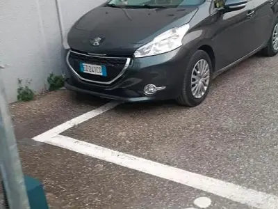 Usata Peugeot 208 82 CV (60 kW) 2015 Grigio Utilitaria