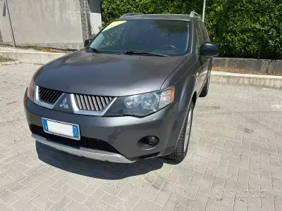 Usata Mitsubishi Outlander Instyle 140 CV (102 kW) 2008 Grigio SUV