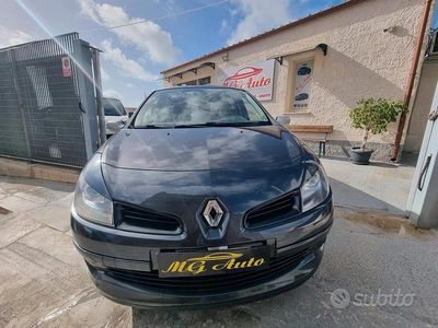 Usata Renault Clio II Dynamique 85 CV (62 kW) 2007 Grigio Berlina