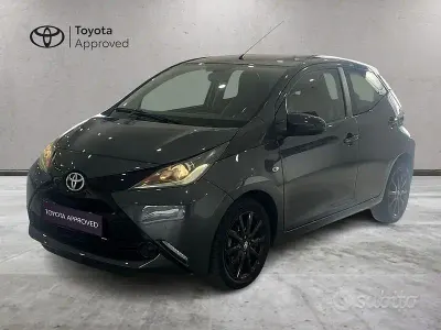Usata Toyota Aygo X-play 69 CV (50 kW) 2016 Grigio Utilitaria