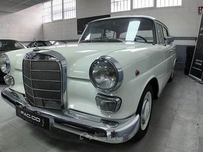 Usata Mercedes 200 105 CV (77 kW) 1967 Bianco Berlina