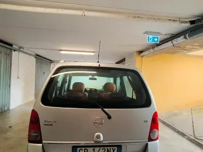 Usata Opel Agila Comfort 75 CV (55 kW) 2002 Grigio Monovolume