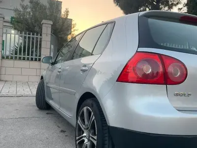 Usata VW Golf IV 105 CV (77 kW) 2005 Berlina