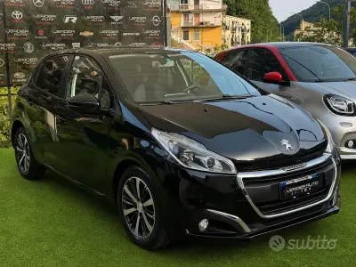 Usata Peugeot 208 75 CV (55 kW) 2017 Nero Utilitaria
